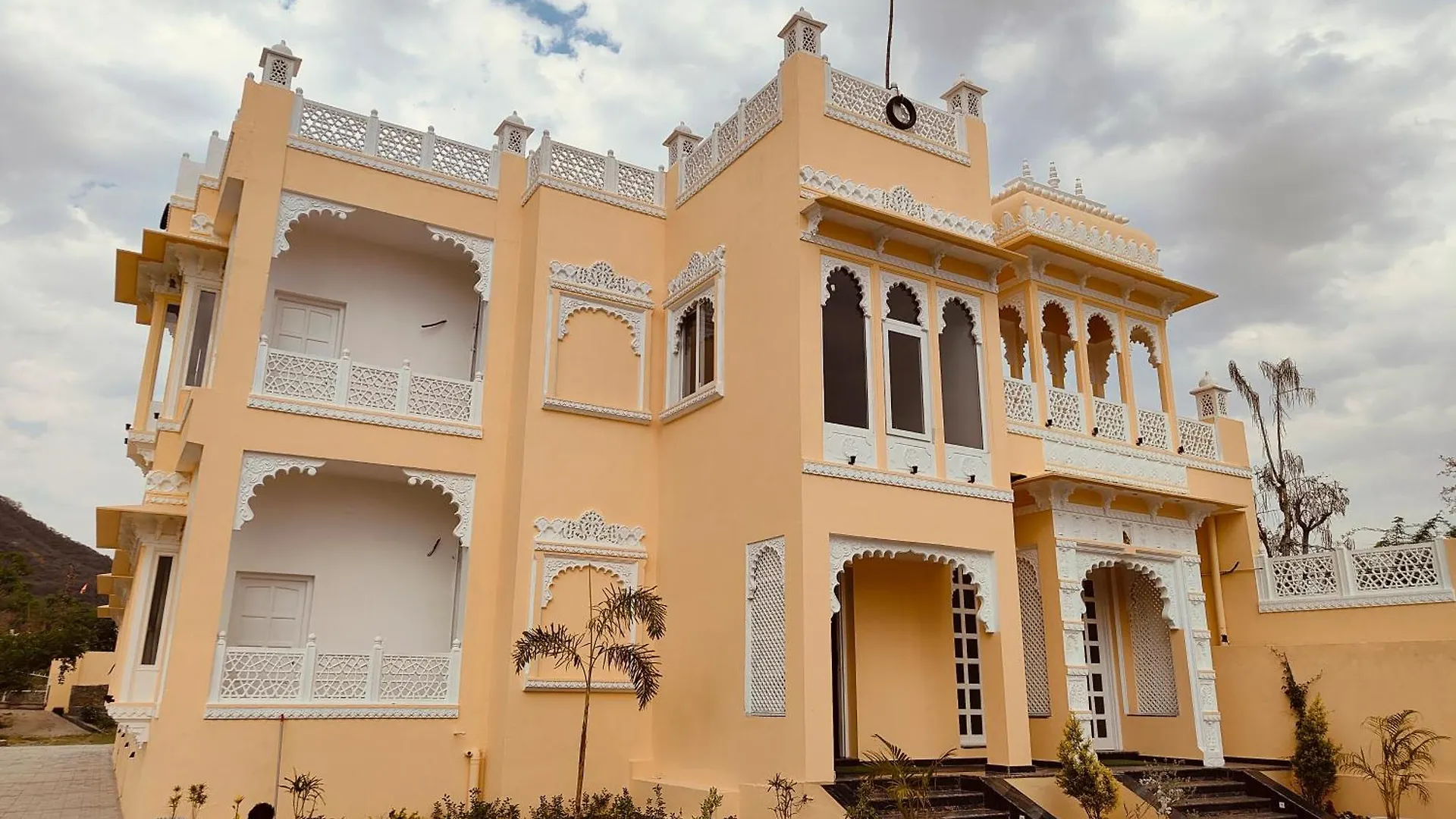 Hotel The Rajshahi Vilas Udaipur